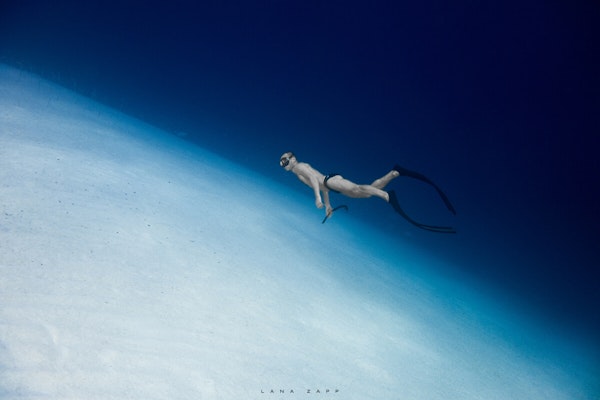 Freediver exploring the moon sand - Lana Zapp Photography