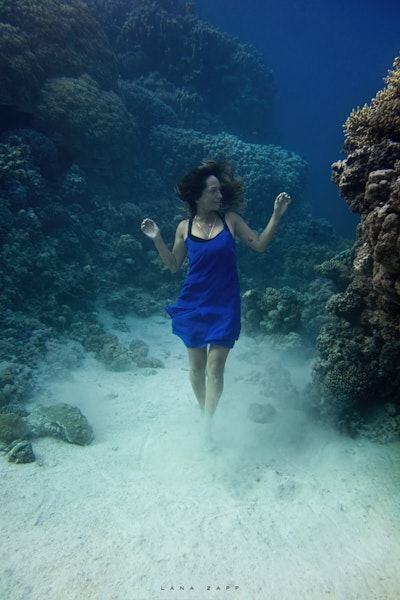 Freediver walking on sea bottom - Lana Zapp Photography