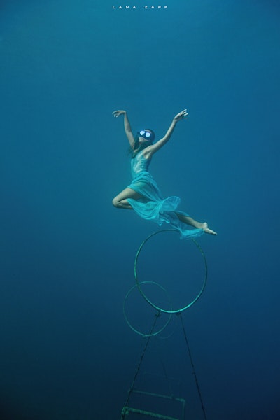 Freediver jumping over the ring - Lana Zapp Photography